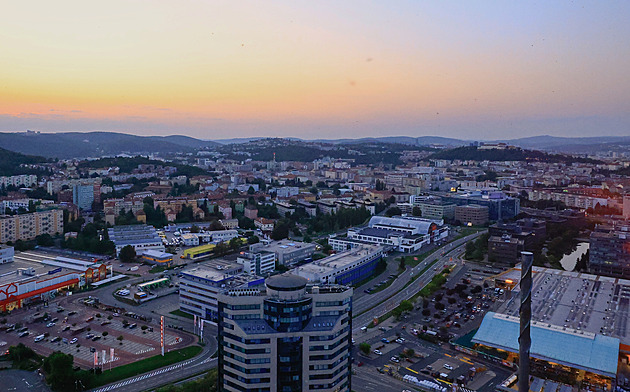 Nejvyšší budova Česka otevřela střešní terasu. Podívejte se, kam až dohlédnete