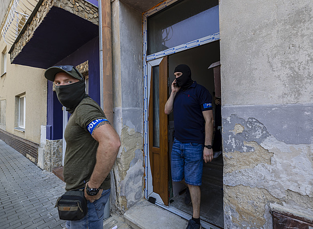 Jiřikovský se bál, že po něm někdo jde. Policie mu zabavila BMW i desítky milionů