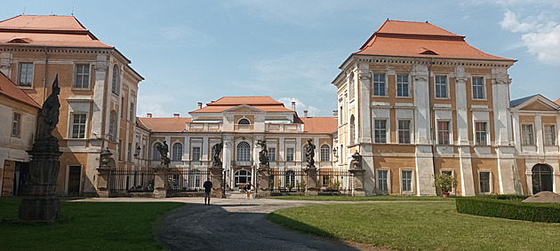Křeslo, na kterém zemřel Casanova. Zámek po opravě otevírá „proutníkův“ okruh