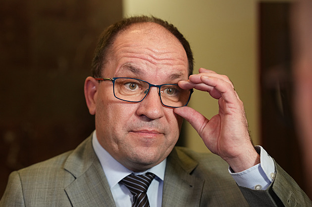 To bych si nedovolil, odmítl Výborný falešnou výzvu kroužkovat lidovce