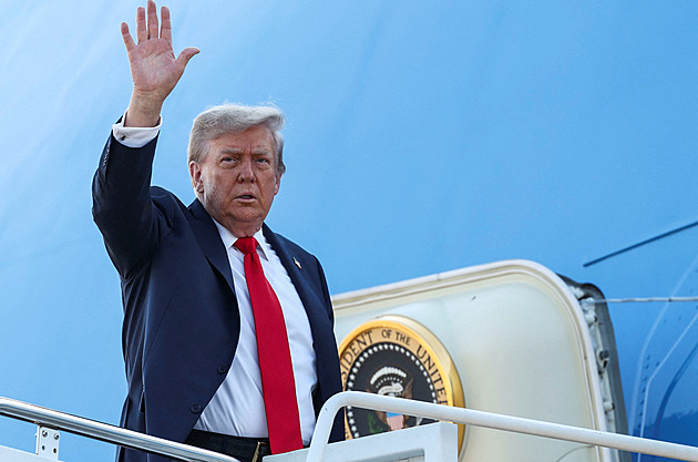 Ruská delegace už je na Aljašce, v Anchorage protestovali na podporu Ukrajiny