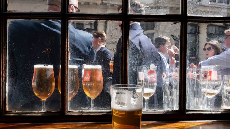 „Správný Čech“ v Británii zamíří do hospody. Ale ví, jak se v ní má chovat? 