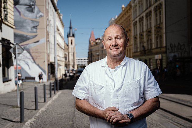 Za specialistou lidé cestují i desítky kilometrů. Vláda nás odbývá, říká expert