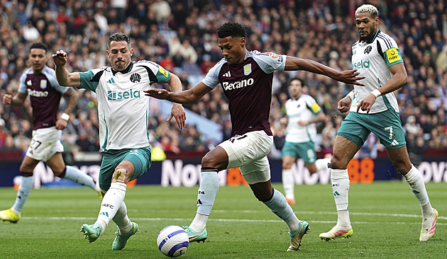ONLINE: Aston Villa hraje proti Newcastlu, pak v akci West Ham se Součkem i City