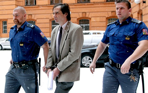 Vrah spisovatelky Monyové je na svobodě. Ven o rok dříve ho dostal zdravotní stav