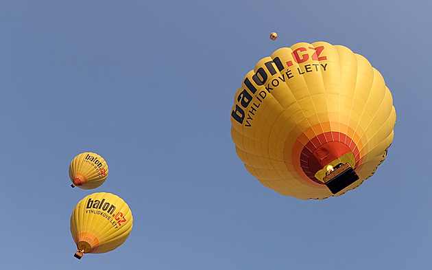 OBRAZEM: Jistý je jen start. A také každoroční setkání balónů nad Telčí