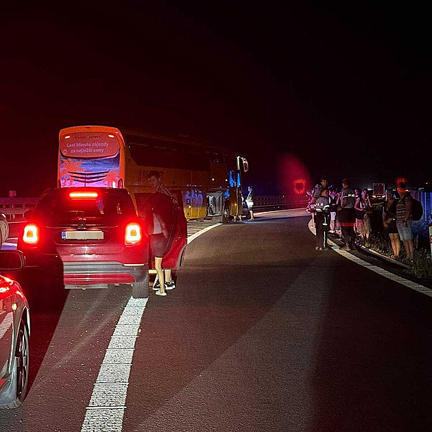 Vyděšení cestující volali o pomoc. Opilý řidič autobusu RegioJet ujížděl policii
