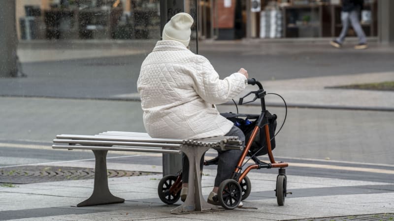 Mobilitní chudoba: Problém starých i mladých. V pohybu je udržují alternativy veřejné dopravy