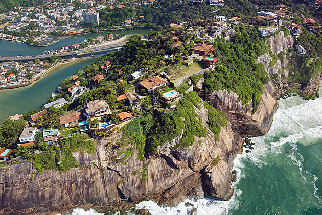 Bazén u domu zrcadlí bohatství. Proč selhává ekonomika v Jižní Americe