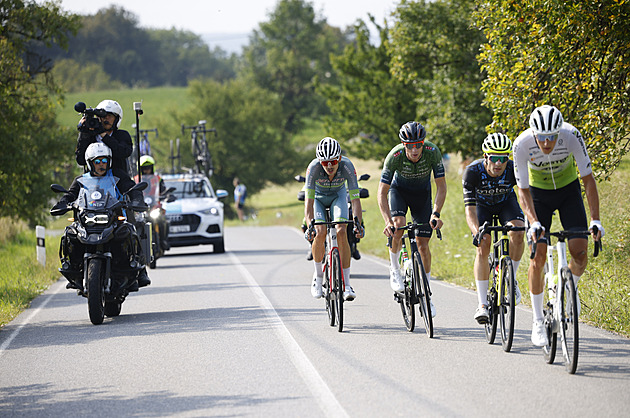 Heli, moto 1, 2 a 3 a radiodeštník. Jak se rodí televizní přenos z Czech Tour