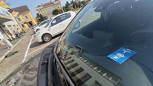 K odstavení auta jsou nutné parkovací hodiny. Stání v Přibyslavi je však dál zdarma