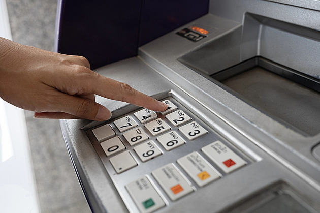 České domácnosti nemají o financích moc přehled. Často sledují jen velké výdaje