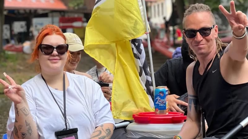 Piráti spojili síly se Sugar Denny. Spolu sjeli Sázavu, Bartoš ji chválil za odvahu