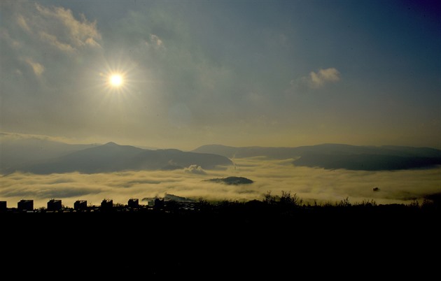Česko čeká slunečný týden bez veder. Ráno mohou teploty klesnout k 7 stupňům
