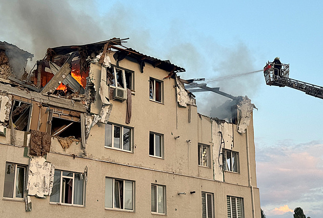 Rusko vyslalo balistickou raketu i drony na Charkov. Mezi mrtvými je i batole