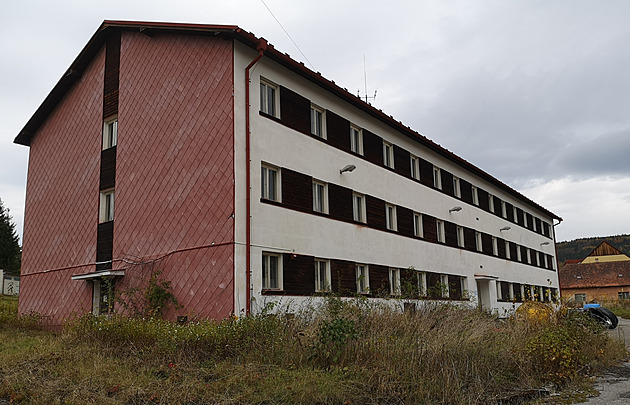 Bývalou ubytovnu pro vojáky v Krumlově přestaví na byty pro místní