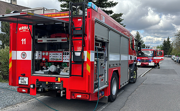 Známí odmítli společné grilování, muž se jim pomstil zapálením přístavku