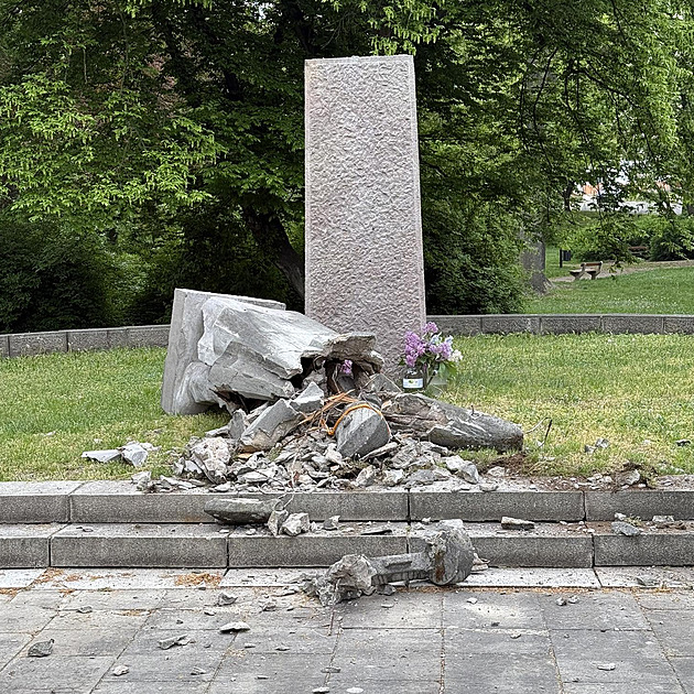 Kdo strhl rudoarmějce? Projížděli jsme i diskuse, popisuje policie vyšetřování