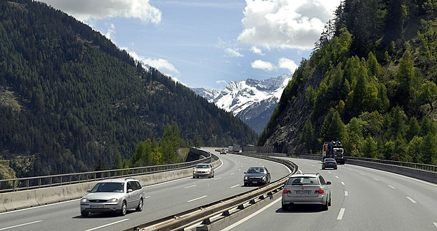 Otec zapomněl děti na odpočívadle, zjistil to až po sto kilometrech