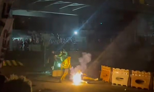 Sekuriťák při Barum rally brutálně napadl fanouška, který se světlicí vběhl k trati