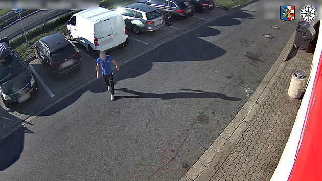 Opilý řidič ohrožoval provoz na dálnici. U benzinky najel na obrubník a šel vrávoravě