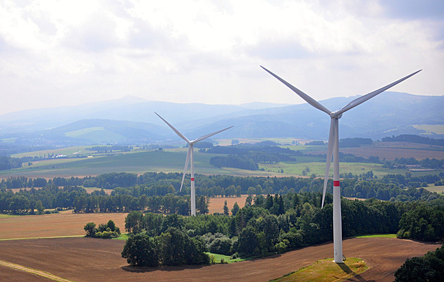 Šestnáct větrníků, výška 250 metrů. Plán na největší větrný park Česka čelí kritice