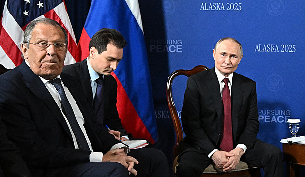 Územní změny jsou nutná součást dohod, míní Lavrov před setkáním hlav států