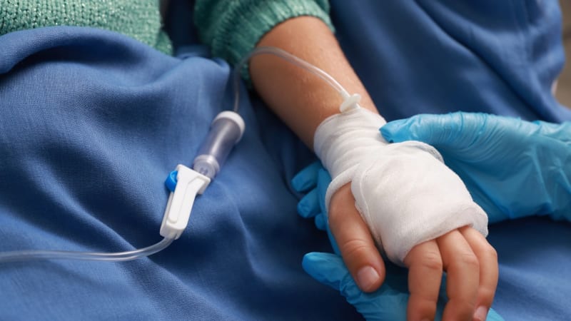 Další dětská oběť „mozkožravého“ parazita: V Indii zemřela dívka, o život bojuje i kojenec