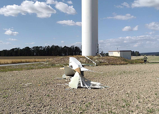 U Svitav se zřítila část vrtule z větrné elektrárny. Možná ji zasáhl blesk