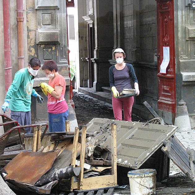 Strašlivé povodně spojily Čechy víc než hokej. Zoo pomohla naštvaná Kubišová