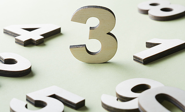 Numerologie a politika. Co přinesou stranám čísla, s nimiž jdou do voleb