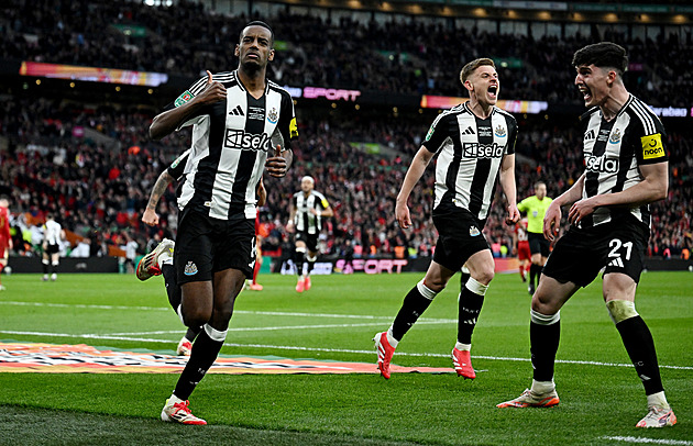 Isak dál bojuje s Newcastlem. Porušili jste slib, stěžuje si hráč. Klub ho prodat odmítá