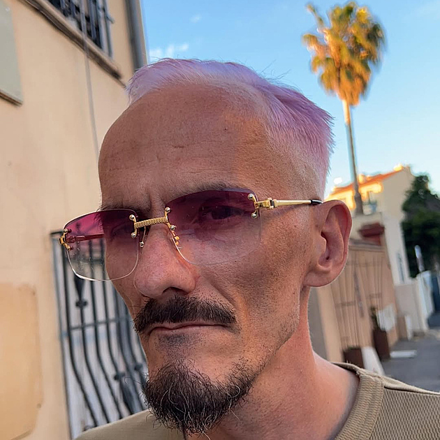 Byl ponižován a týrán. Smrt streamera vyvolala pobouření, probíhá vyšetřování