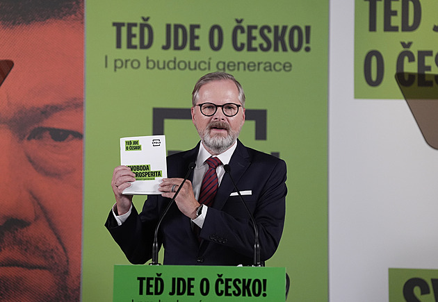 Fiala ukázal program a varoval před změnou režimu. Euro chce, ale fotbalové