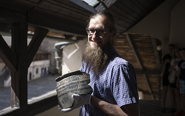 Archeologové ve Strakonicích prozkoumali středověké sídliště, vyrostou zde garáže