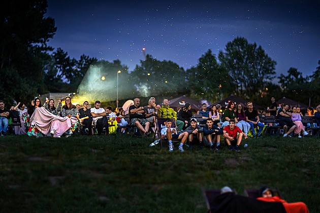 Bolestivý start, ale filmy až do konce září. Pardubické letní kino slaví 20 let