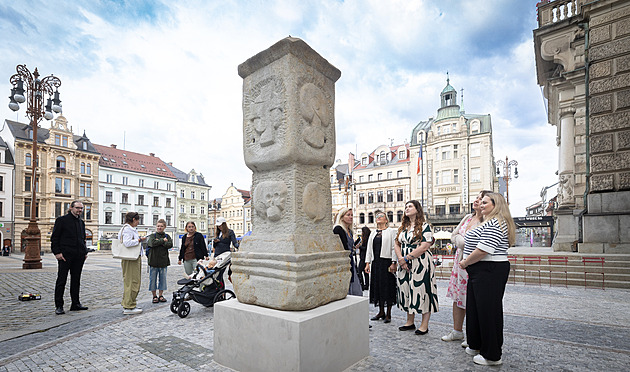 Po 56 letech se morový sloup vrátil do Liberce, ustoupil mu kontroverzní Vulpes