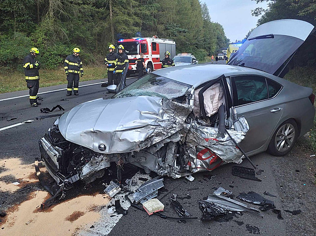 Srážka u tunelu Hřebeč zablokovala frekventovanou silnici, jeden zraněný