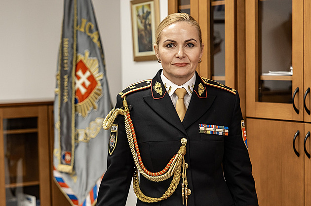 Omluvila se za nevolnost a náhle omdlela. Šéfku slovenské policie zachytil ministr
