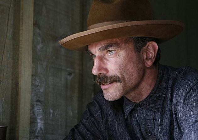 Jeden z nejlepších se vrátil. Oscarový Daniel Day-Lewis hraje ve filmu svého syna