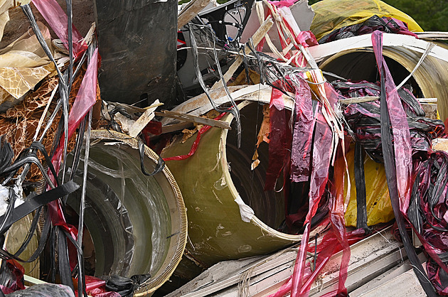 Jednatel německé firmy skončil ve vazbě. Do Česka vyvezl nelegálně stovky tun odpadu