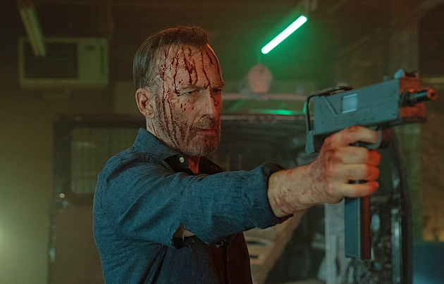 RECENZE: Nikdo 2 rozmlátí zábavní park a rozzuří mumifikovanou Sharon Stone