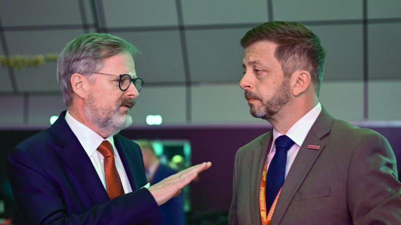 Místo schůzky lídrů fraška? Kluci z pětikoalice se neshodnou ani na pivu, zní z opozice