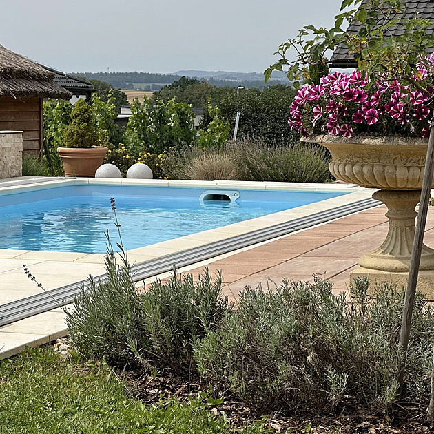 Provence si přenesli do zahrady u Vlašimi. Stylově, včetně fontány či vinice