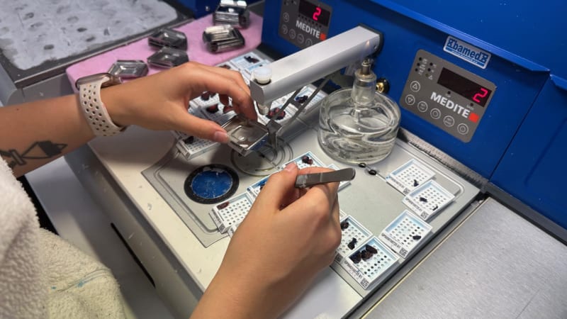 Hrdinové, o kterých nevíte. Patologové nezkoumají jen mrtvoly, ale zachraňují životy