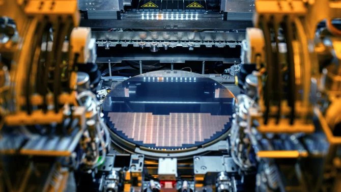 USA vstupují jako investor do Intelu. Trump si bere 10% podíl za peníze, které firmě předtím vzal