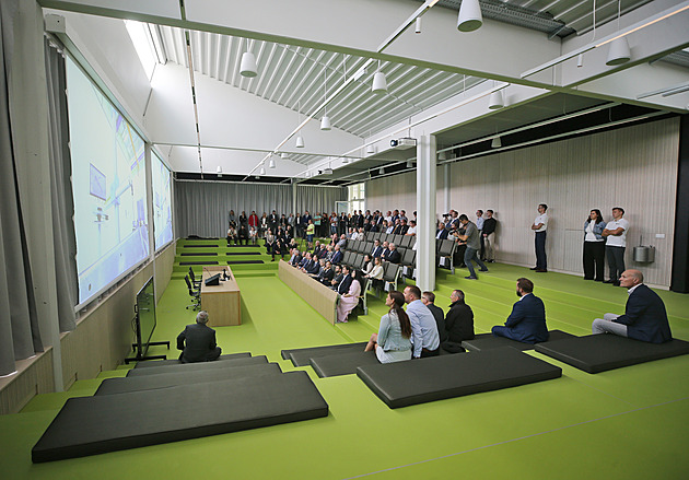 Akademie Agrostroj. Firma založila střední školu, vsází na špičkové technologie