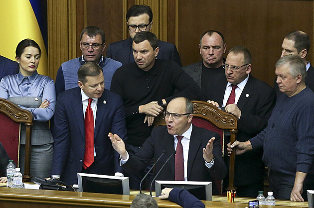 Ve Lvově zastřelili exšéfa ukrajinského parlamentu. Pachatel zřejmě ujel na kole