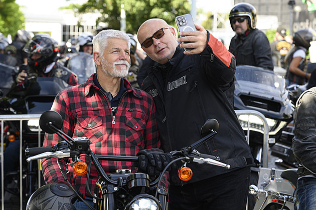 Pavlova slabost pro rychlé vozy. Ve flanelce se přidal ke spanilé jízdě harleyů