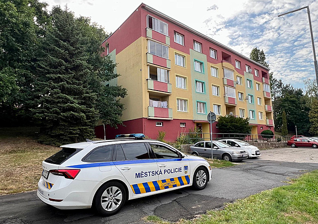 Chomutov finančně pomůže evakuovaným lidem ze staticky nestabilního paneláku